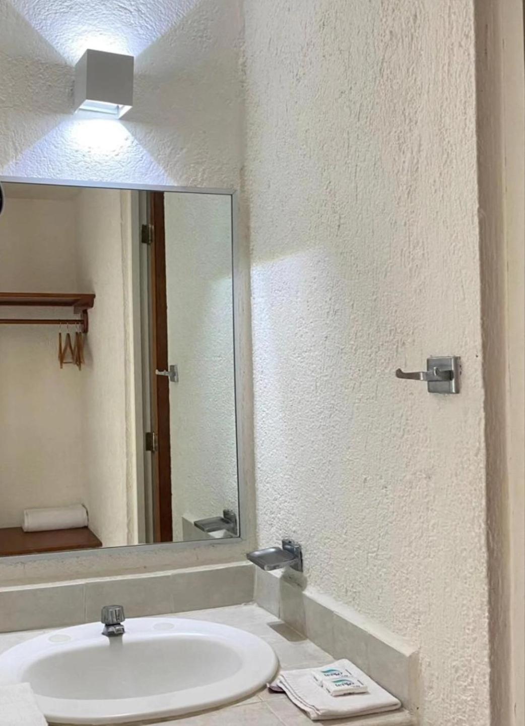 Am Amakal Hotel & Park سانتا كروز هواتولكو المظهر الخارجي الصورة